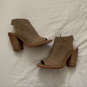 LAST CHANCE :) Vince Camuto Katri chunky heel